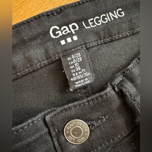 Gap women’s Black Jeans/Leggings  Size 6 👖